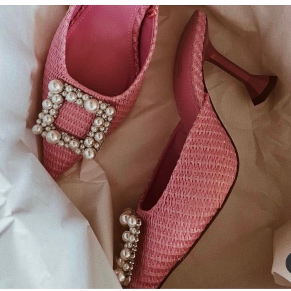 Zara Barbie Pink Raffia PEARL BEADED HIGH HEEL SHOES |
Woven / Straw